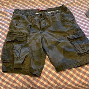 Lee dungarees camo shorts